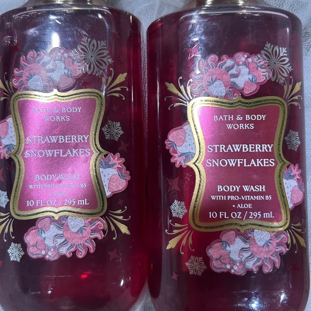 🎃NWT Set of 2 Strawberry Snowflakes Body Wash by B&BW